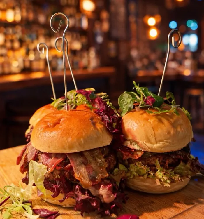 Der Texana Burger und der RibsnMore Burger